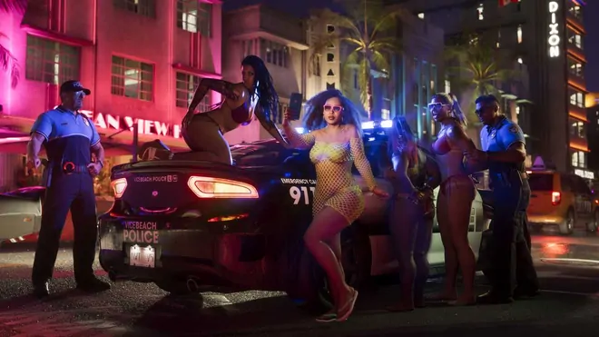 Ölelkezés, bikini, sztriptíz, robbanás, lövöldözés és fülledt hangulat a Grand Theft Auto VI második előzetesében